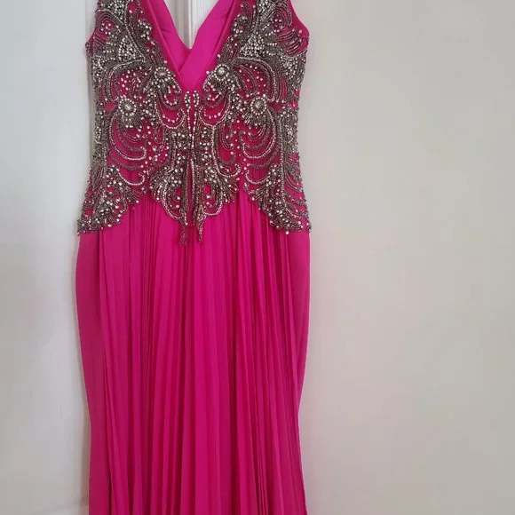 FUNDA ALLURE Embroidered Trumpet Dress with trainline